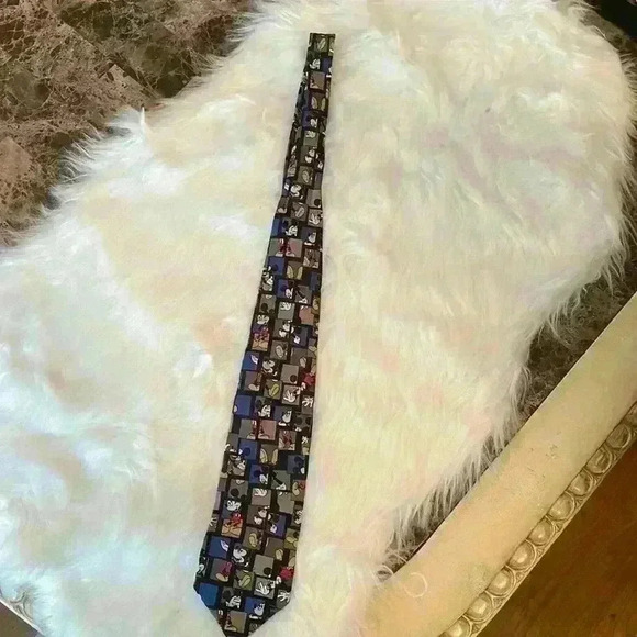 Disney Mickey Mouse tie 28 inches length - Picture 1 of 3